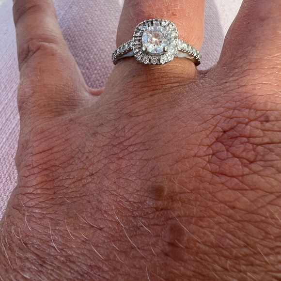 Multi-diamond round cut. 1 carat engagement ring - Picture 8 of 8